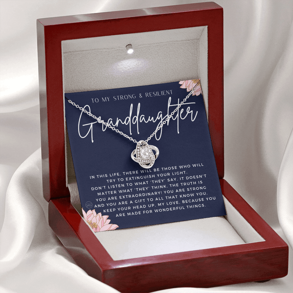 1126d Necklace Love Knot