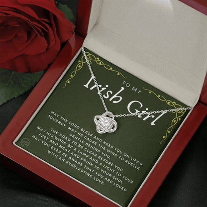 001f Necklace Love Knot