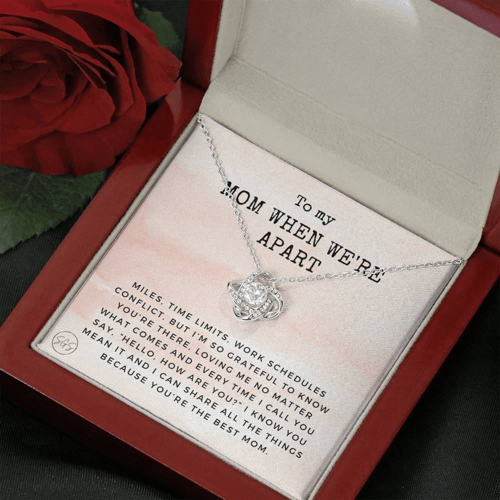0921c Long Distance Mom Necklace Love Knot
